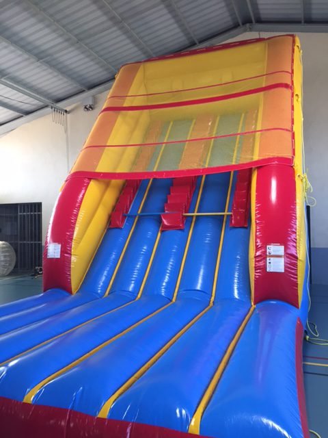 Mur des champions structure gonflable à louer Toulouse Elite Animation