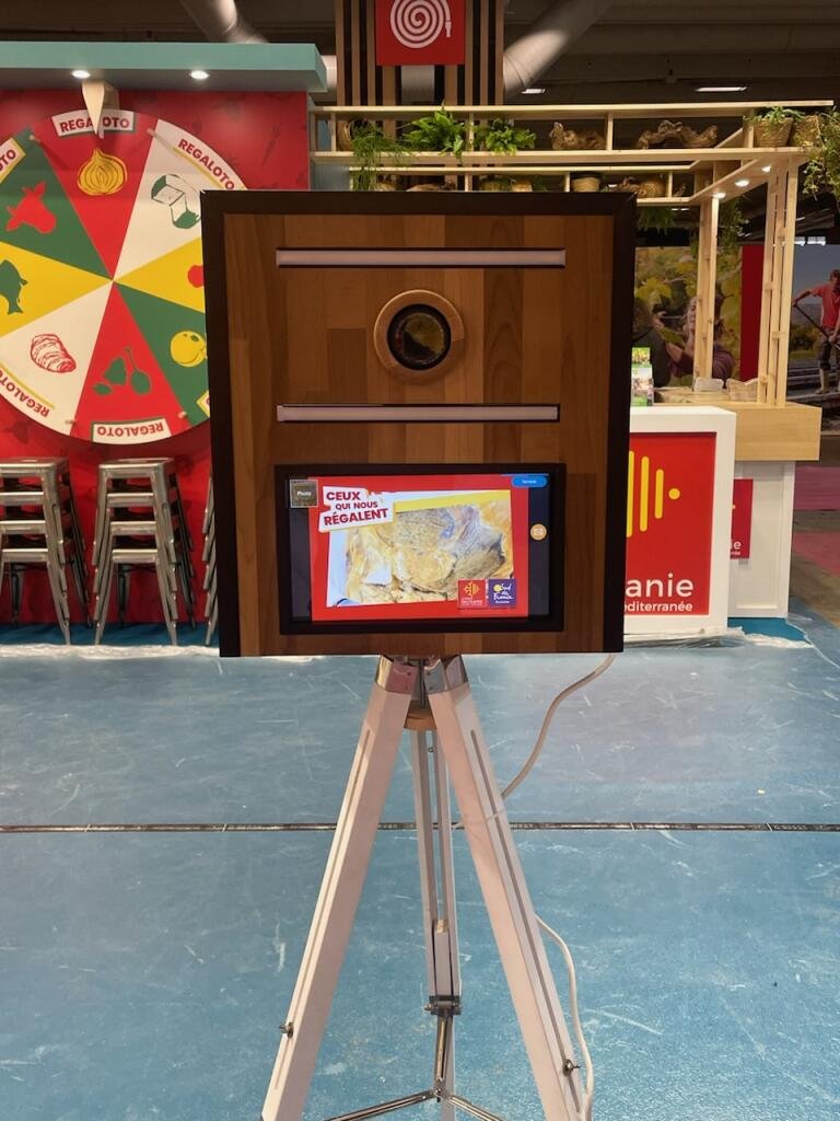 Photobooth ou borne selfie en location chez Elite Animation Toulouse France