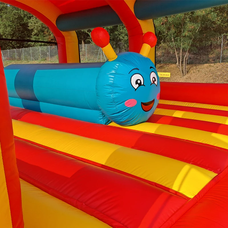 Location château gonflable Chenille – Image 2